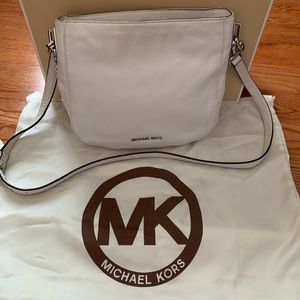 Michael Kors - White-Crossbody Bag! (Dust bag/box)